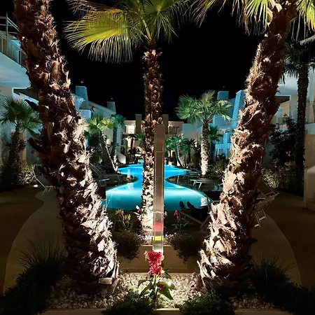 Luxury And Pool House Apartment